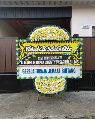 Papan Bunga Duka di Medan Tuntungan